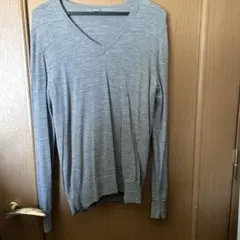 UNIQLO 薄手セーター　グレー　Ｖネック