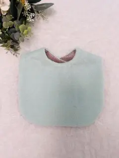 ハンドメイド　防水スタイ（グリーン✖️チェック）