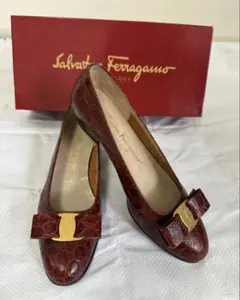 Salvatore Ferragamo クロコ型押し パンプス