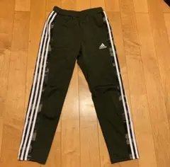 adidas originals トラックパンツ　スポーツウェア