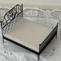 Item thumbnail for item b87f05f8-fb9e-47a6-b7b6-07d5e97a2d25