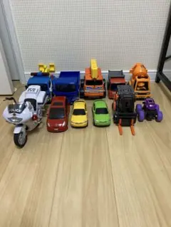 働く車　大きい車　ミニカー 11台セット 警察バイク トラック