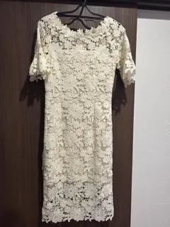 新品、タグ付きレースワンピースのサムネイル