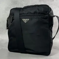 プラダ ショルダーバッグ 三角ロゴプレート シルバー金具 ナイロン レザー 黒