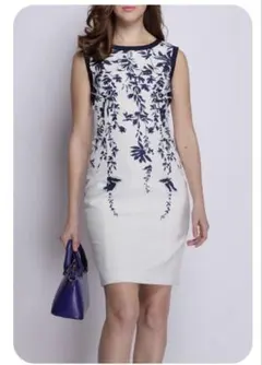 白地にネイビーの植物柄ノースリーブ シフトワンピース