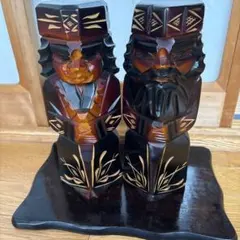木彫りアイヌ人物置物2体(専用台座あり) - メルカリ