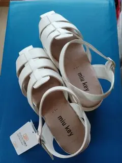 しまむら　厚底サンダル