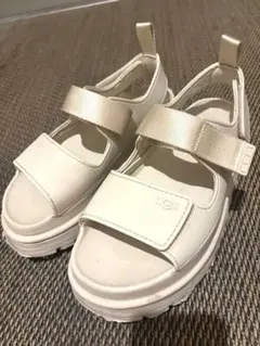 UGG GOLDEN GLOW ゴールデングロウ 厚底 晴雨兼用