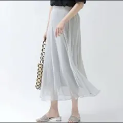 【新品タグ付】socolla ソコラ ラメプリーツギャザースカート シルバーのサムネイル