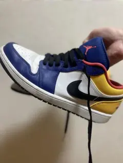 Nike Air Jordan 1 Low マルチカラーのサムネイル