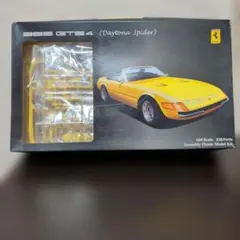365 GTS 4 Daytona Spider プラモデル 1/24のサムネイル