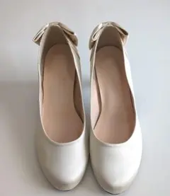 リボン付きアイボリーヒール