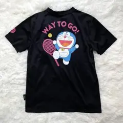 キャラクターバックプリントTシャツM　半袖　ブラック　ドラえもん　テニス　A26