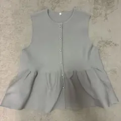 Coca コカ　ペプラムニットベスト グレージュ