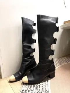 Chanelシャネル黒レザー ロングブーツ サイドカットアウト