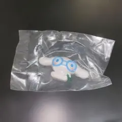 サンリオ　めがねっこちゃんフィギュア　ガチャガチャ　シナモロール