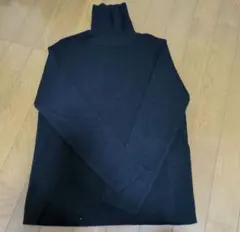 ブラックタートルネックセーター