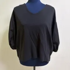 ブラック Vネック パフスリーブ カットソー