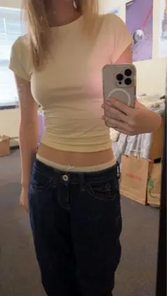 brandy melville 半袖Tシャツ イエローのサムネイル
