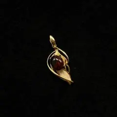 218遺品整理品　ペンダントトップ　ブラックオパール？　シェル？　メッキ？　金？