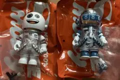 POP MART MEGA SPACE MOLLY 100% emoji 2体のサムネイル
