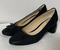 Clarks クラークス　リボン付パンプス　ブラック　太ヒールのサムネイル