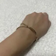 ゴールド ツイストデザイン バングル