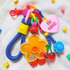 【36】フラワーのシャカシャカチャーム　じゃらじゃらキーホルダー　バッグチャーム