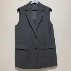 ユニクロ　ダークグレー ノースリーブジャケット　Ｌ