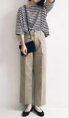 限定！　ユニクロ　ライトベージュ チノパン コットン混合