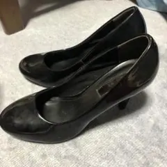 R&E 黒エナメルぱんぷス