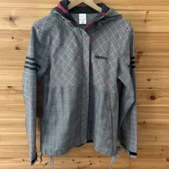 adidasチェック柄 フードつきジャケット　大きめポケットあり