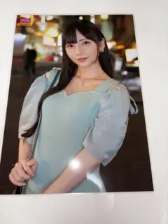 七沢みあ　非売品　メーカー正規品　ラミネートA4特大生写真　私服1のサムネイル