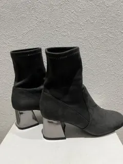 スエード ブーツ メタリックヒール