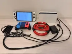 Switch本体　有機EL 白　コントローラー2つ　マリオコントローラー1つのサムネイル
