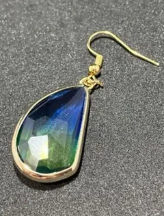 【一点物】青色と緑色のフレームガラスフックピアス【ハンドメイド】