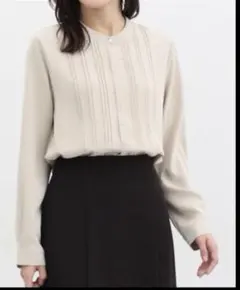 137. ブラウス シャツ ピンタックブラウス　グレイッシュベージュ