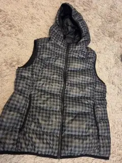 週末お値下げ！美品☆UNIQLO 軽量ダウンベスト Lサイズグレー黒チェック