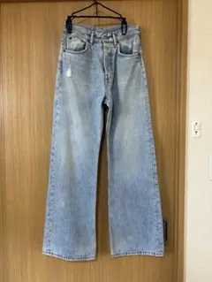Acne Studiosのワイドレッグジーンズ “Faded Wash”