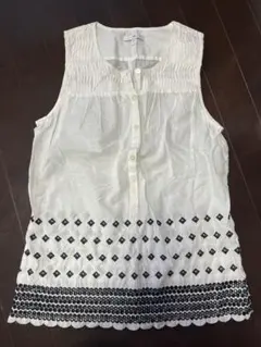 【値下げ】GAP ホワイトノースリーブ　ブラウス刺繍入り