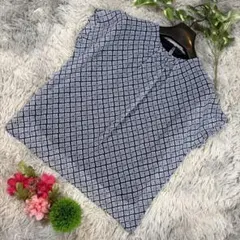 ✨MK MICHEL KLEIN✨サイズ38(M) ネイビーとホワイトのブラウスのサムネイル