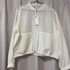 新品タグ付き　GU シアーブルゾン　ホワイト　M ブルゾンのサムネイル