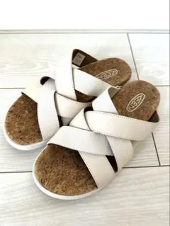 美品keen サンダル（エルミックスドスライド）ベージュ/ホワイト23.5cm