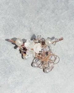 丸パール　フラワーキラキラブローチ　華やか　ラインストーン　入学式　結婚式　新作