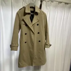 ベージュ トレンチコート 袖バックル付き