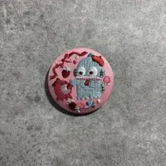 サンリオ　刺繍　缶バッジ　 ハンギョドン　 ピンバッジ　新品