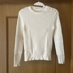 値下げ　【ナチュラルビューティーベーシック】　肩ボタンニット