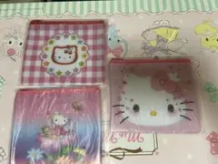 ハローキティ 50周年くじポーチとアクリルチャームセット