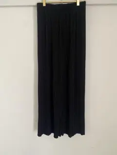 ユニクロ 黒プリーツストレートパンツ S