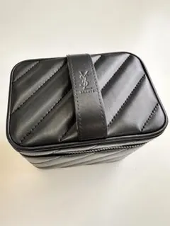 イヴサンローラン　キルティングバニティポーチ ノベルティ
